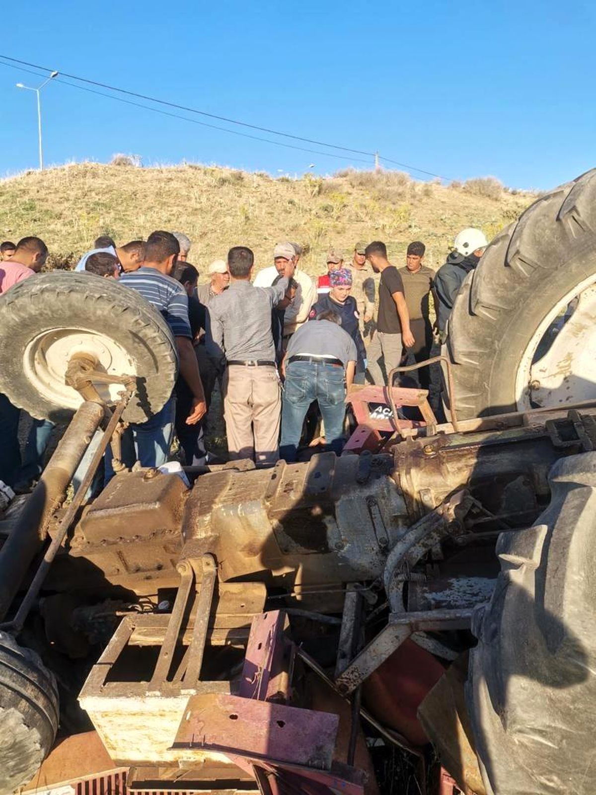 Traktör takla attı: 1 yaralı