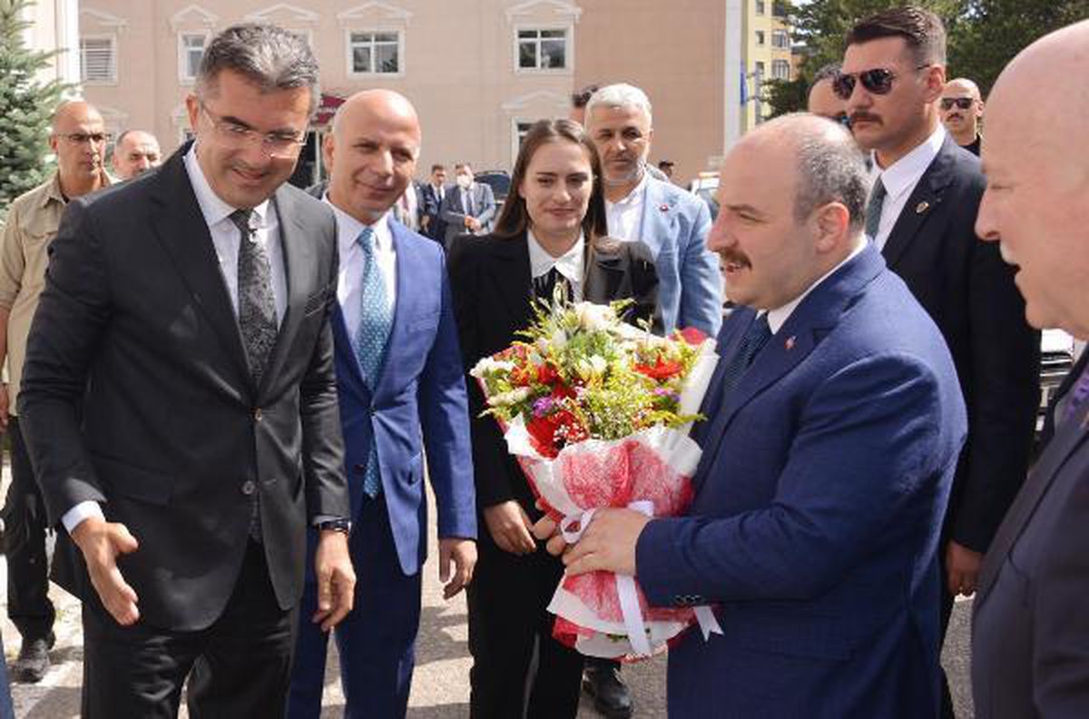 Bakan Varank: 'Sanayi görmek istiyorsanız, Türkiye'nin her tarafındaki OSB'leri gezebilirsiniz'