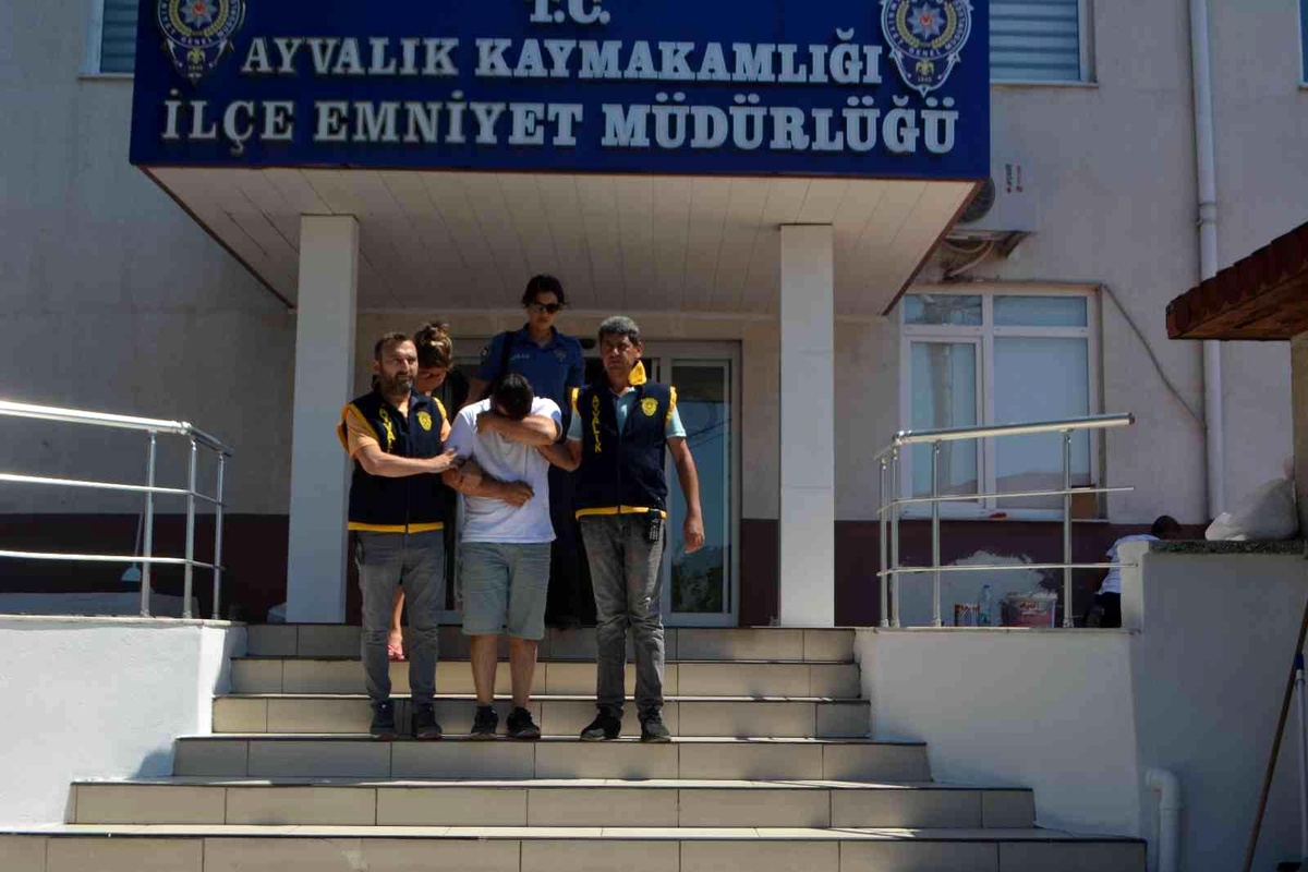 Yaşlı kadının evinden ziynet eşyalarını çalan hırsızlar polisten kaçamadı