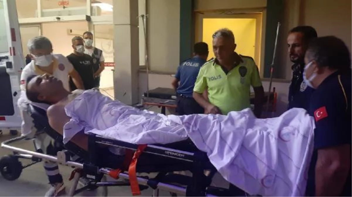 Antalya\'da bıçaklı kavgada 3 kişi yaralandı