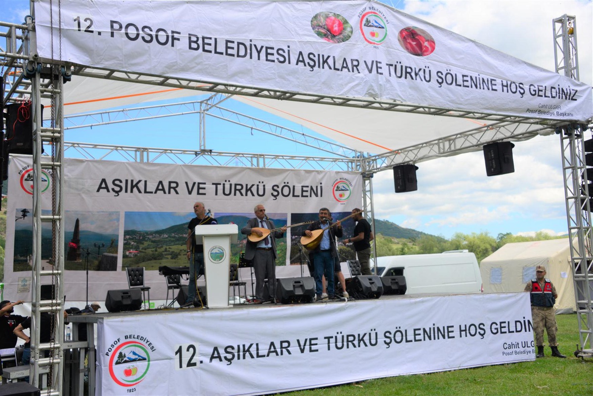 Ardahan\'da "Aşıklar ve Türkü Şöleni" yapıldı