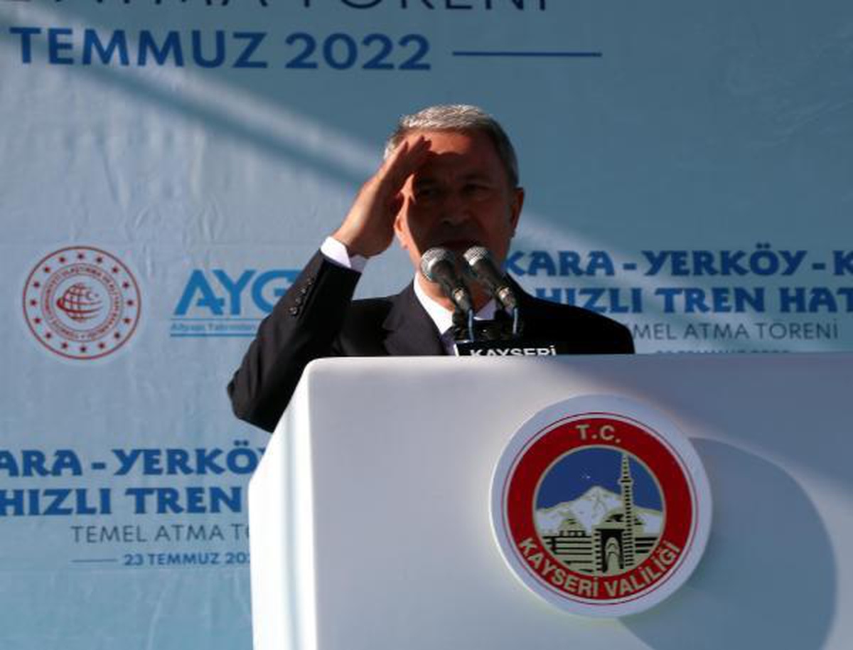 Bakan Akar\'dan, Yunanistan\'ın Türk okullarının faaliyetlerini askıya almasına tepki