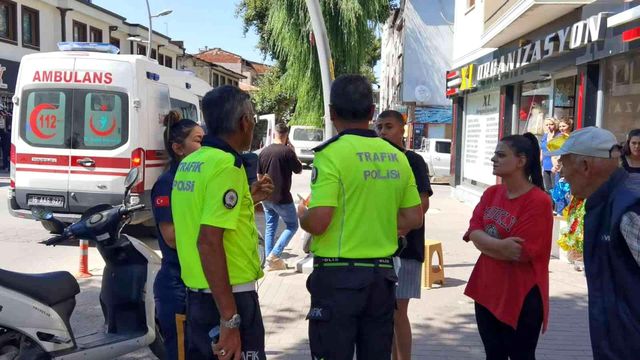 Kadın sürücü, trafikte tartıştığı 16 yaşındaki engelli genci dövdü Kadın sürücü, trafikte tartıştığı 16 yaşındaki engelli genci dövdü