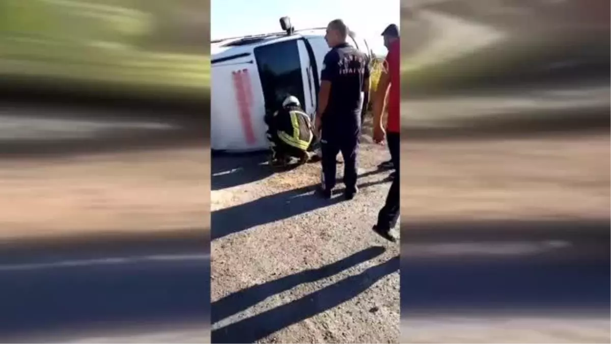 Manisa\'da devrilen minibüsteki 19 tarım işçisi yaralandı