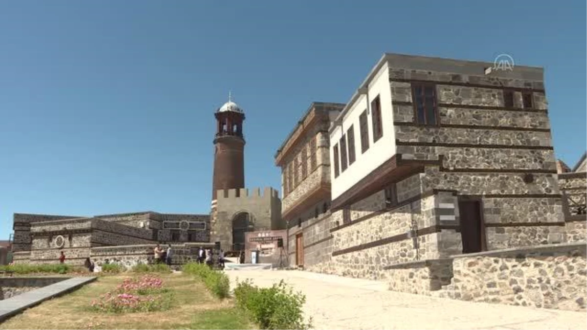 Erzurum\'un tarih, sanat ve kültürüne ışık tutan "şehir arşivi" açıldı