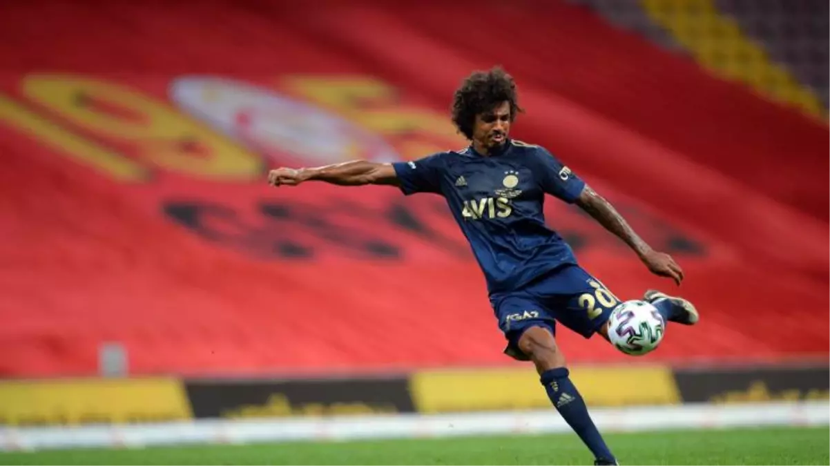 Futbolcu Luiz Gustavo'nun oğlunun kısa sürede paylaşıp sildiği fotoğraf büyük ses getirdi