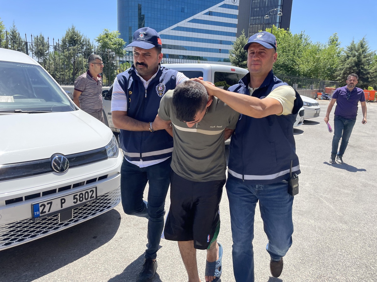 Gaziantep\'te kendisini gözaltına almaya çalışan polisi silahla yaralayan zanlı yakalandı