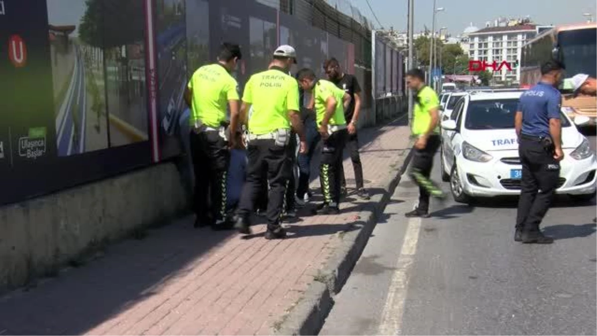 Sarayburnu\'nda trafik denetlemesi yapan polise otomobil çarptı