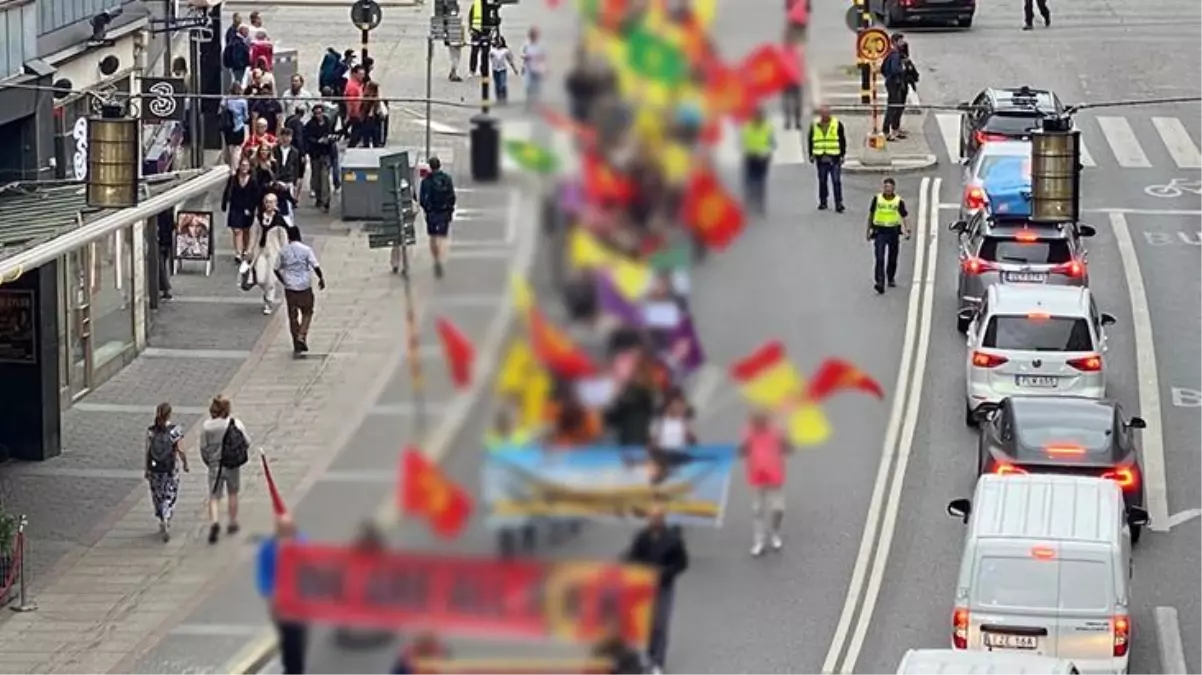 NATO\'ya girmek için Türkiye\'ye yalvarıyordu! İsveç sokaklarına çıkan terör örgütü PKK/YPG yandaşları gösteri yaptı