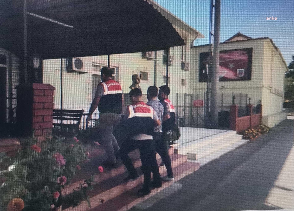 İzmir\'de terör operasyonu: 2 DEAŞ şüphelisi yakalandı
