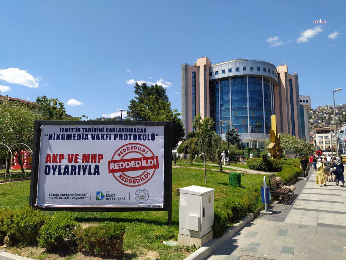 İzmit Belediyesi\'nden Bilboardlu Tepki