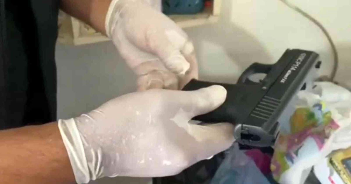 Kurusıkı tabancaları gerçek silahlara çeviren adrese polis baskını
