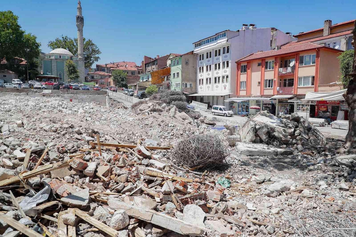 Merkez pazar yerinin yıkımı tamamlandı
