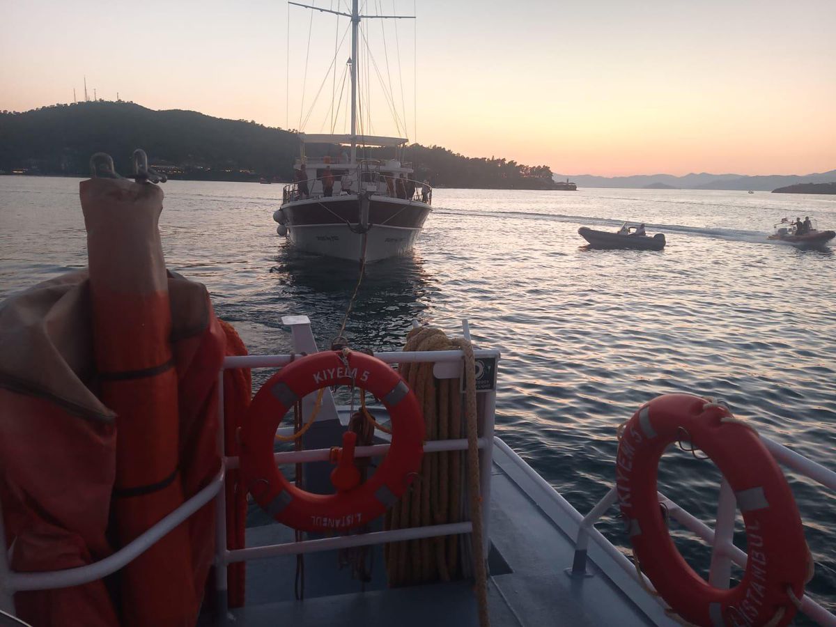 Muğla\'da su alan motor yat KEGM ekiplerince kurtarıldı