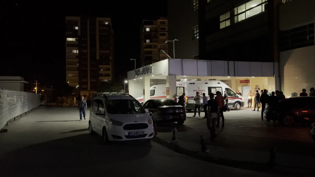 Niğde\'de Polis Aracı Şarampole Yuvarlandı 3 Polis Memuru Yaralandı