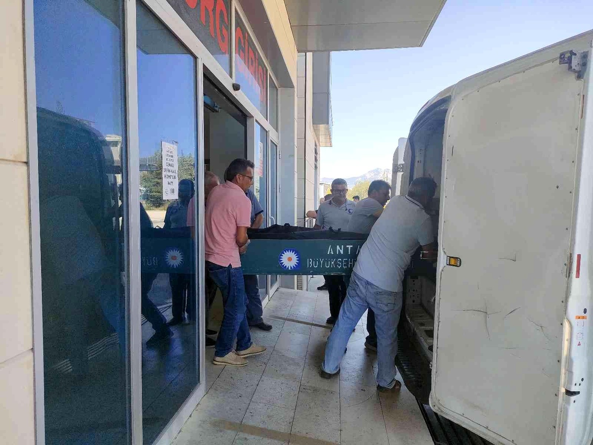 Antalya\'da motosiklet kazası: 2 ölü