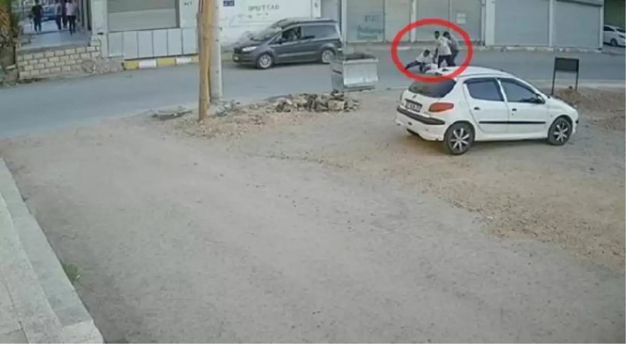 Mardin'de 4 saldırgan, önünü kestikleri kişiyi önce silahla vurup ardından taşla ezdi
