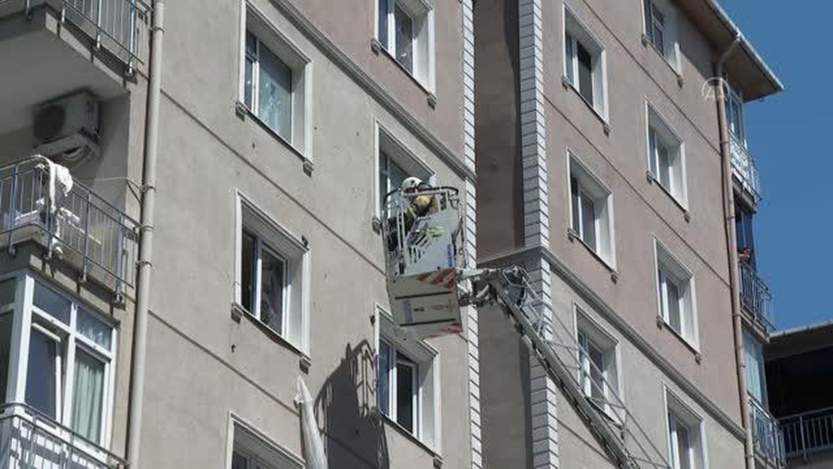 Üsküdar'da bir dairede meydana gelen patlamada 1 kişi yaralandı