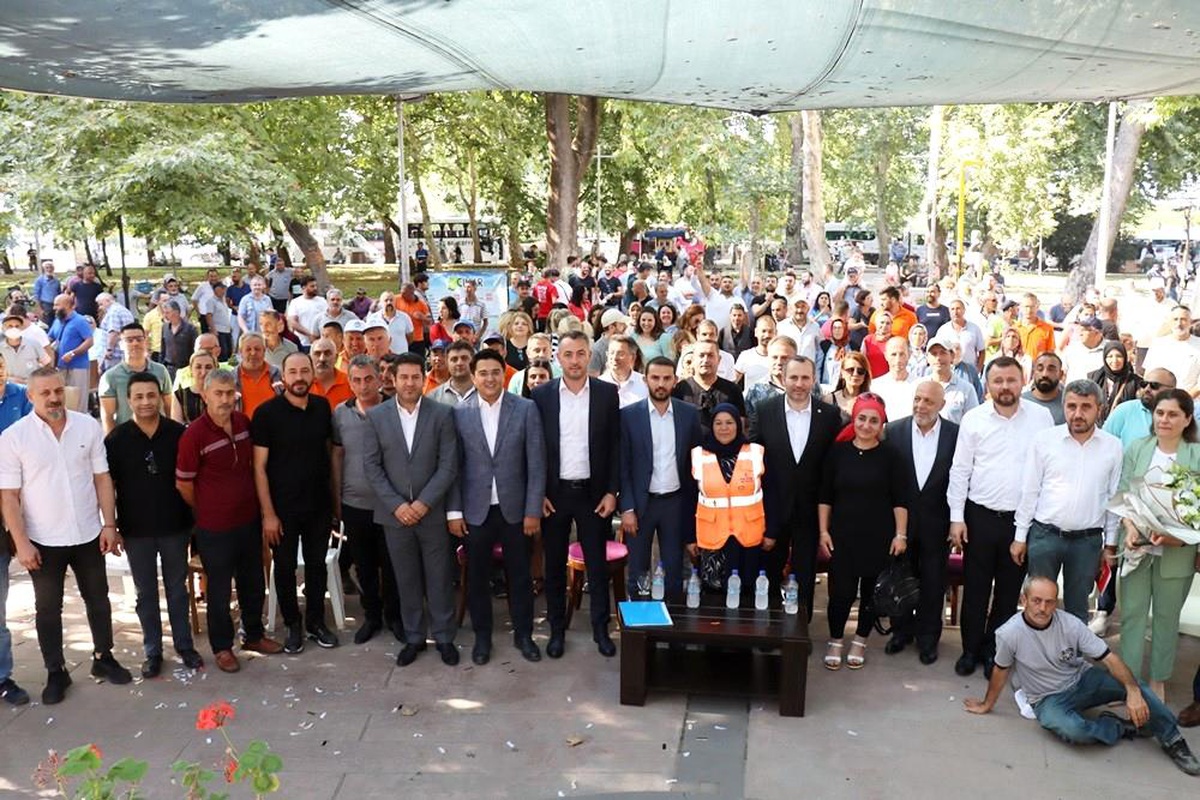 Yalova Belediye işçileri zammı davul zurnayla kutladı