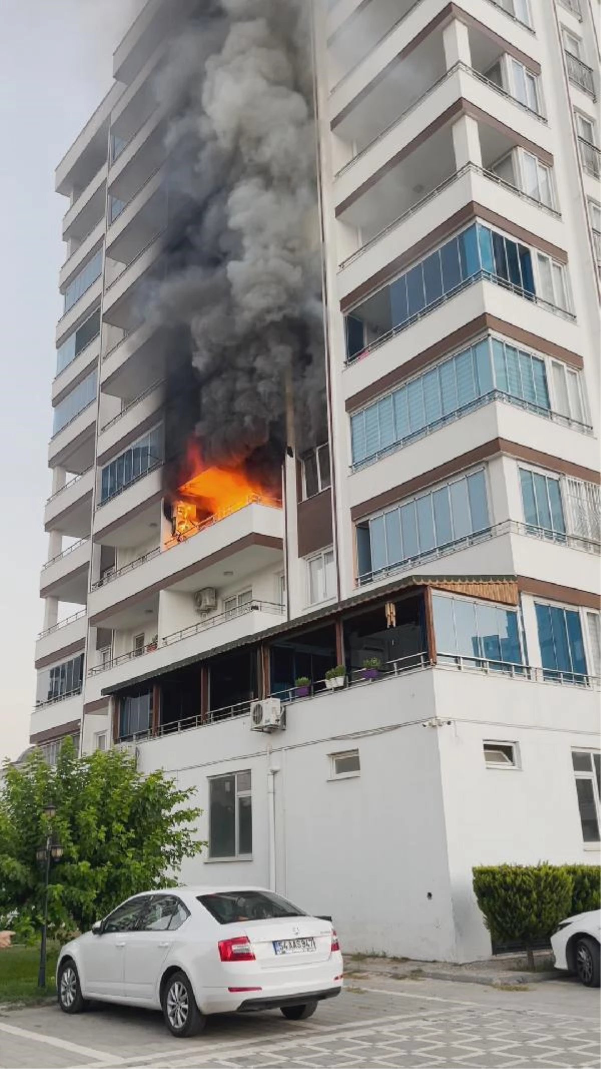 Yangın çıkan daire, kullanılamaz hale geldi