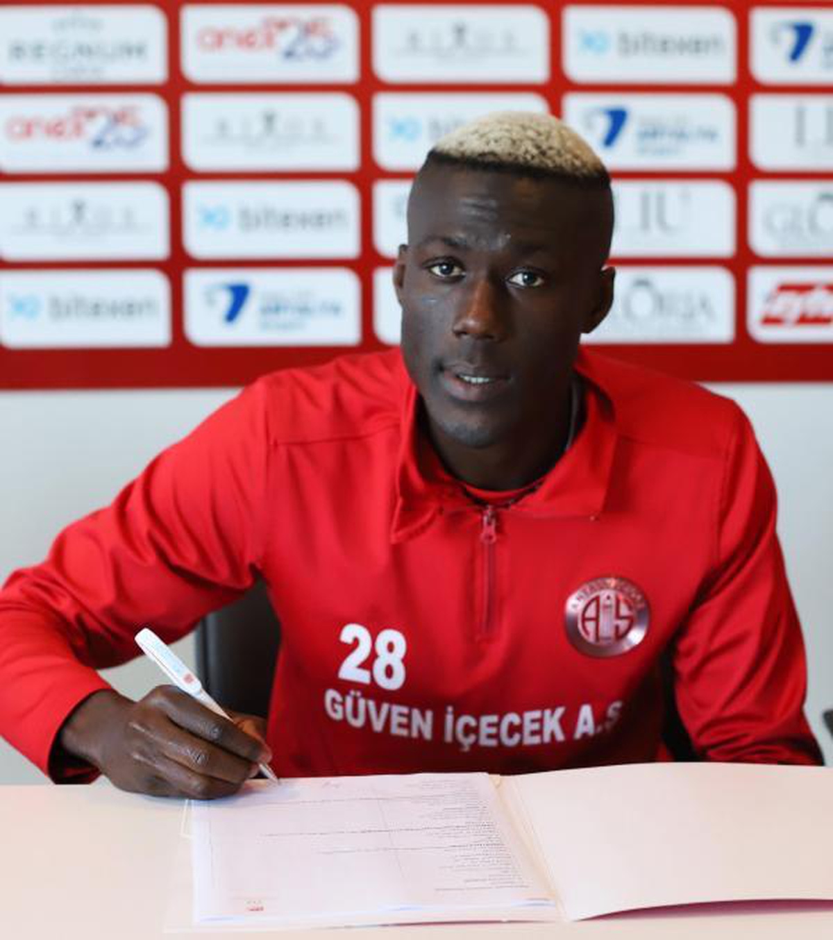 Ndao, bir yıl daha Antalyaspor\'da kiralık olarak forma giyecek