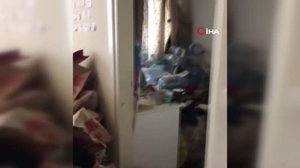 Çöp evdeki dram böyle ortaya çıktı... Ekiplerin odada kilitli olan çocuğu bulduğu anlar kamerada