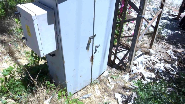 Elekrik panosuna giren hırsız, yanlış kabloyu kesince 40 dairenin elektronik cihazı yandı: Hasar 400 bin lira Elekrik panosuna giren hırsız, yanlış kabloyu kesince 40 dairenin elektronik cihazı yandı: Hasar 400 bin lira