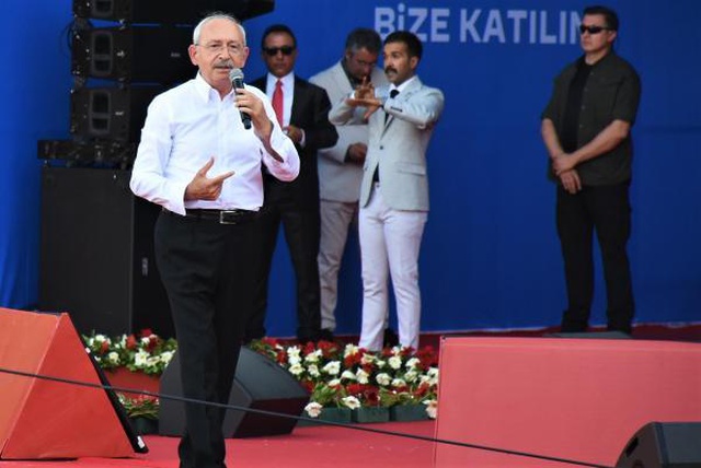 Kılıçdaroğlu'ndan emeklilere seçim vaadi: Her bayramda en az asgari ücret kadar emekli ikramiyesi verilecek Kılıçdaroğlu'ndan emeklilere seçim vaadi: Her bayramda en az asgari ücret kadar emekli ikramiyesi verilecek