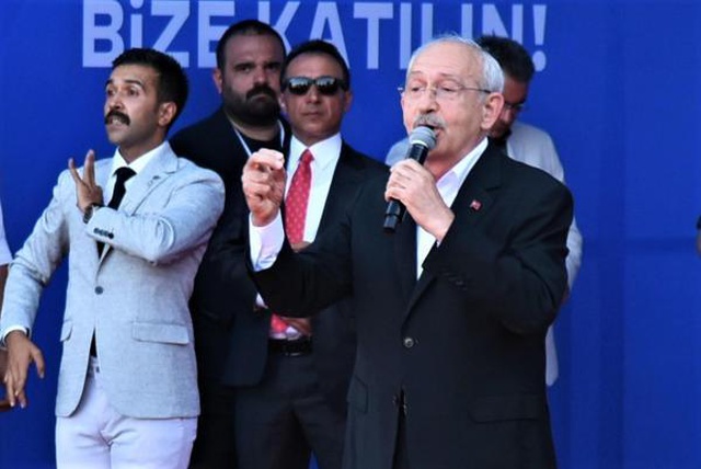 Kılıçdaroğlu'ndan emeklilere seçim vaadi: Her bayramda en az asgari ücret kadar emekli ikramiyesi verilecek Kılıçdaroğlu'ndan emeklilere seçim vaadi: Her bayramda en az asgari ücret kadar emekli ikramiyesi verilecek
