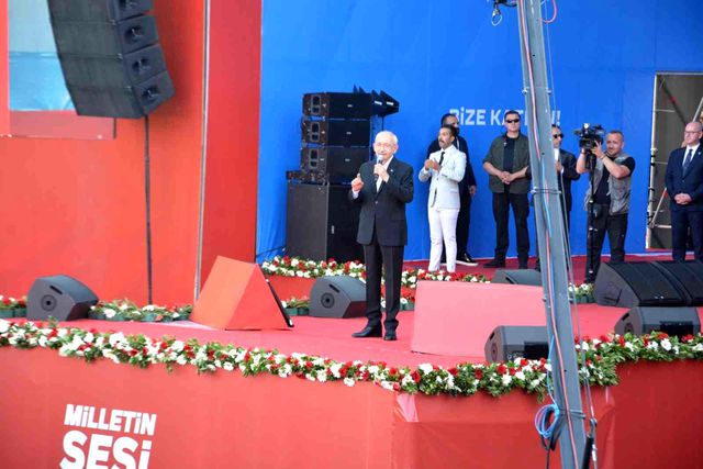 Kılıçdaroğlu, 'Herkesin başımızın üstünde yeri var' deyip partisinin iki kırmızı çizgisini saydı: Vatanımız ve bayrağımız Kılıçdaroğlu, 'Herkesin başımızın üstünde yeri var' deyip partisinin iki kırmızı çizgisini saydı: Vatanımız ve bayrağımız