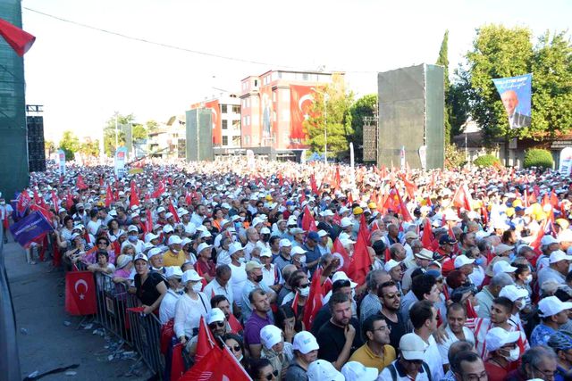 Kılıçdaroğlu, 'Herkesin başımızın üstünde yeri var' deyip partisinin iki kırmızı çizgisini saydı: Vatanımız ve bayrağımız Kılıçdaroğlu, 'Herkesin başımızın üstünde yeri var' deyip partisinin iki kırmızı çizgisini saydı: Vatanımız ve bayrağımız