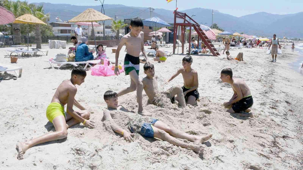 Nusaybinli çocuklar Kuşadası\'nda denizle buluştu