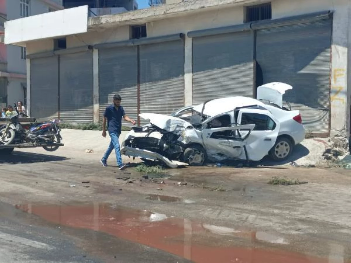 Otomobil, duvara çarptı; kuzenlerden Kahraman öldü, Serdar yaralı