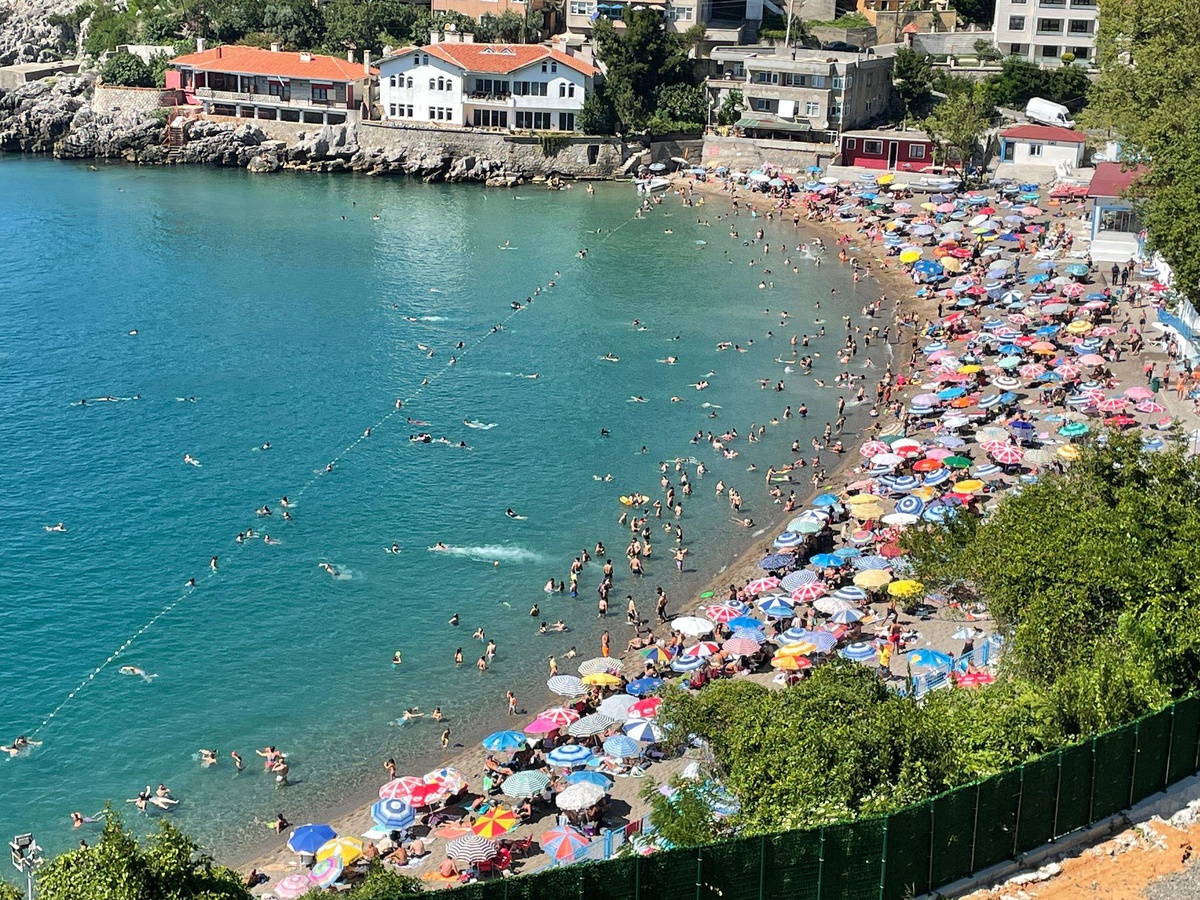 Zonguldak\'ta sıcak havadan bunalanlar sahilleri doldurdu