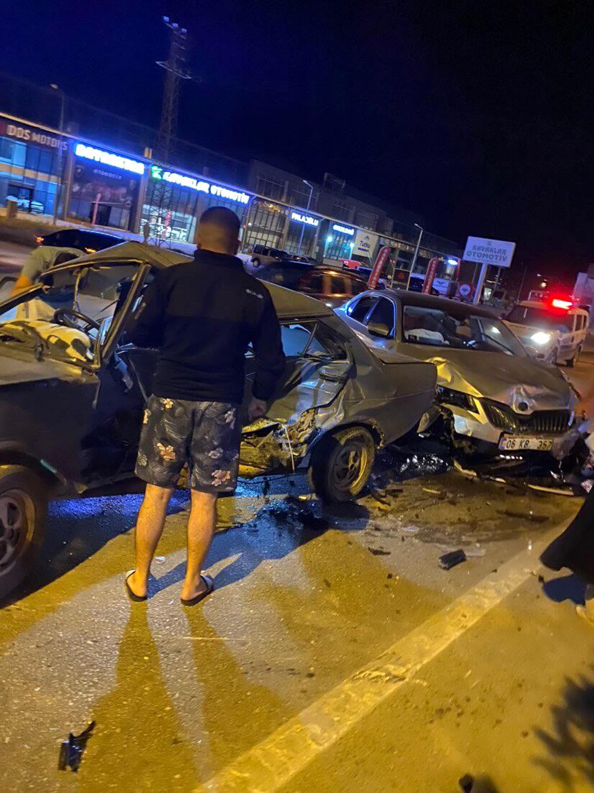 Afyonkarahisar\'da iki otomobilin çarpıştığı kazada 5 kişi yaralandı