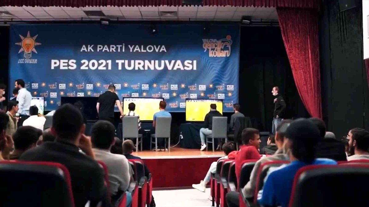 AK Parti Yalova İl Başkanlığı\'ndan \'PlayStation\' turnuvası