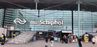 AMSTERDAM - Avrupa'daki havalimanlarında personel eksikliği ve aşırı yoğunluk krizi sürüyor