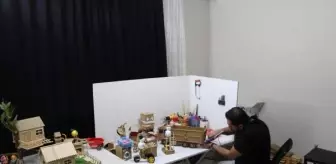 Atık malzemelerden oyuncak yapıp, hasta çocuklara hediye ediyor