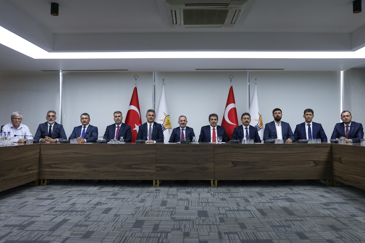 CHP\'li 11 büyükşehir belediyesinin AK Parti grup başkanvekillerinden ortak açıklama Açıklaması