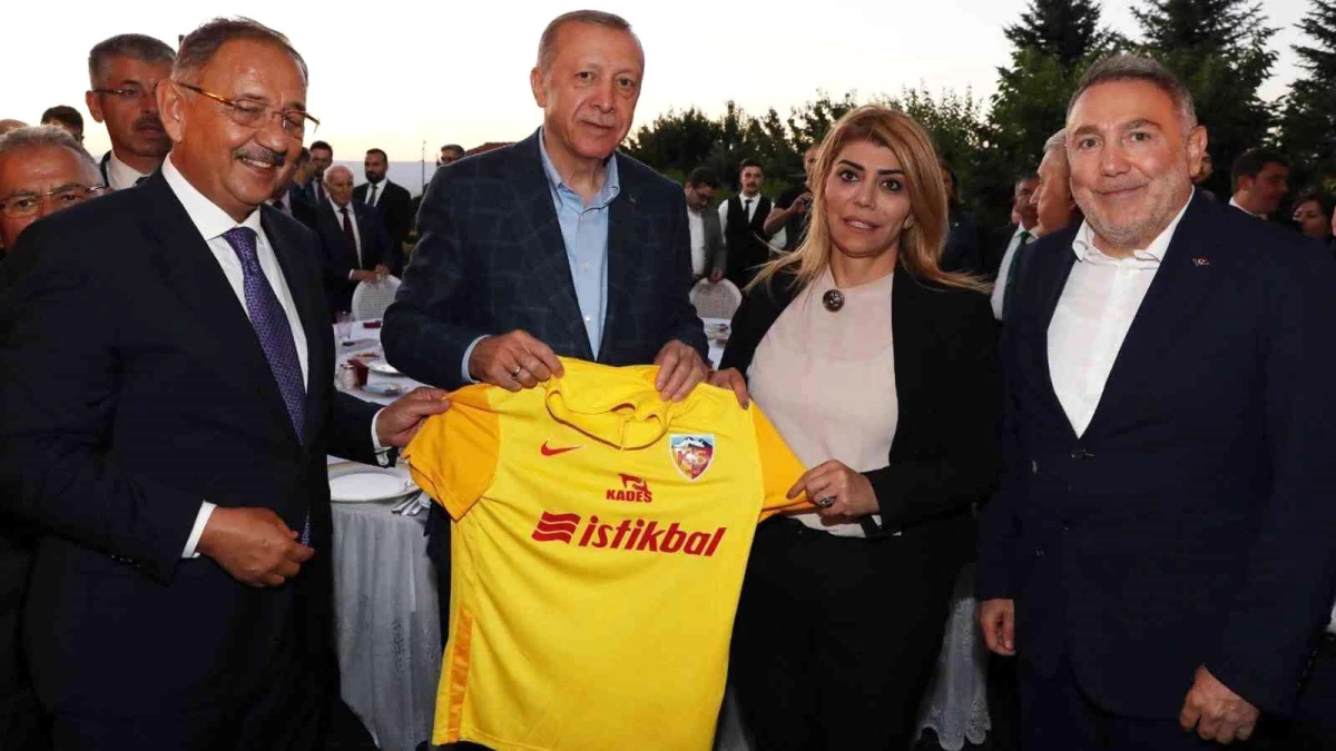 Cumhurbaşkanı\'na Kayserispor forması