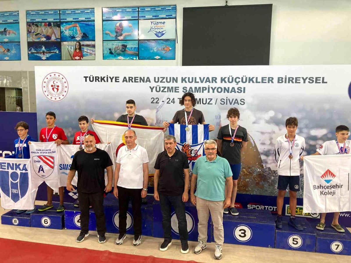 Denizlili yüzücüler Sivas\'ta madalyaları topladı