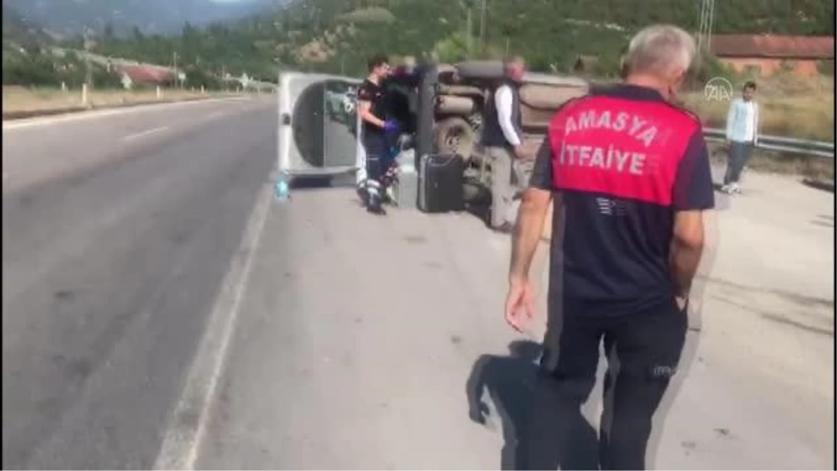 Amasya\'da devrilen hafif ticari araçtaki 1 çocuk öldü, 4 kişi yaralandı