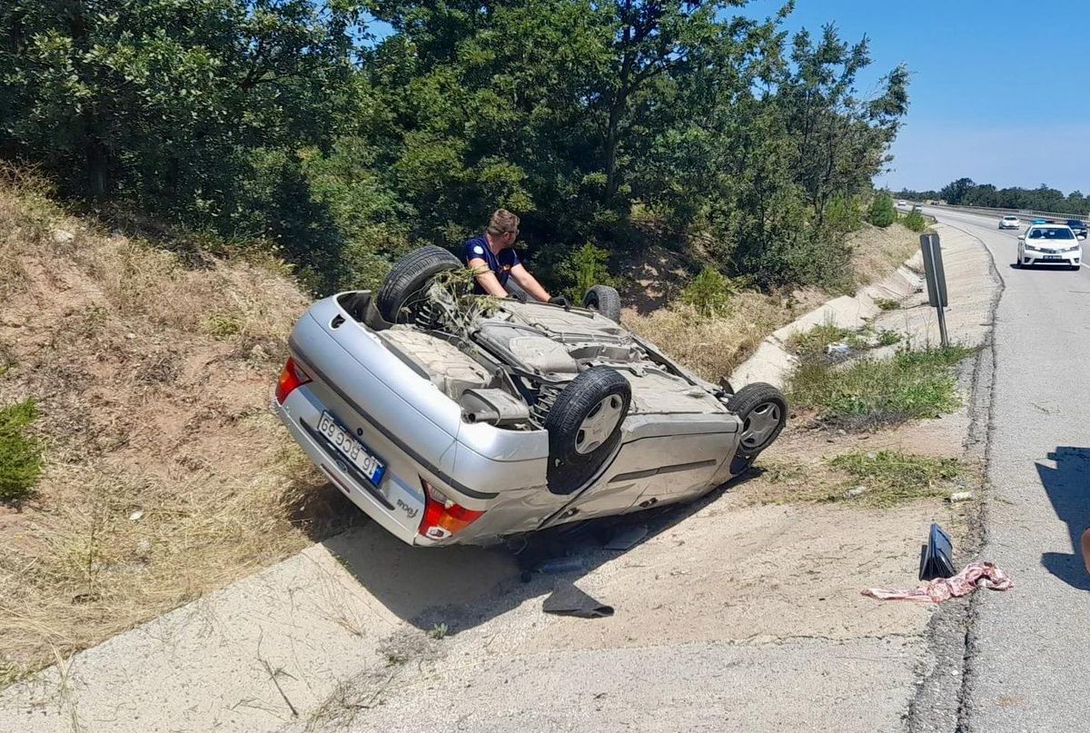 Eskişehir\'de devrilen otomobildeki 2 kişi öldü, 2 kişi yaralandı