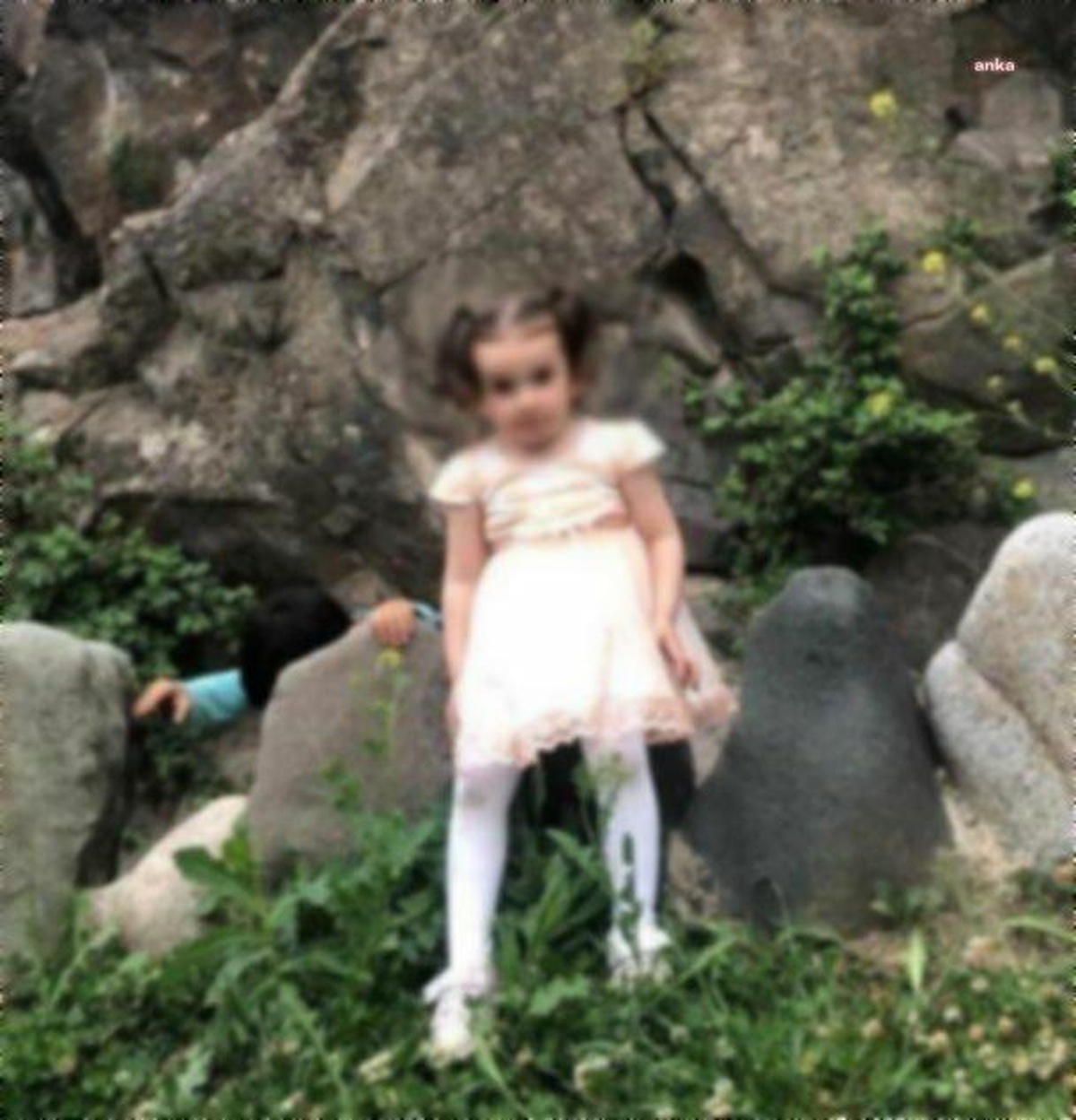 Minik İlkay park edilmeye çalışılan kamyonetin altında can verdi