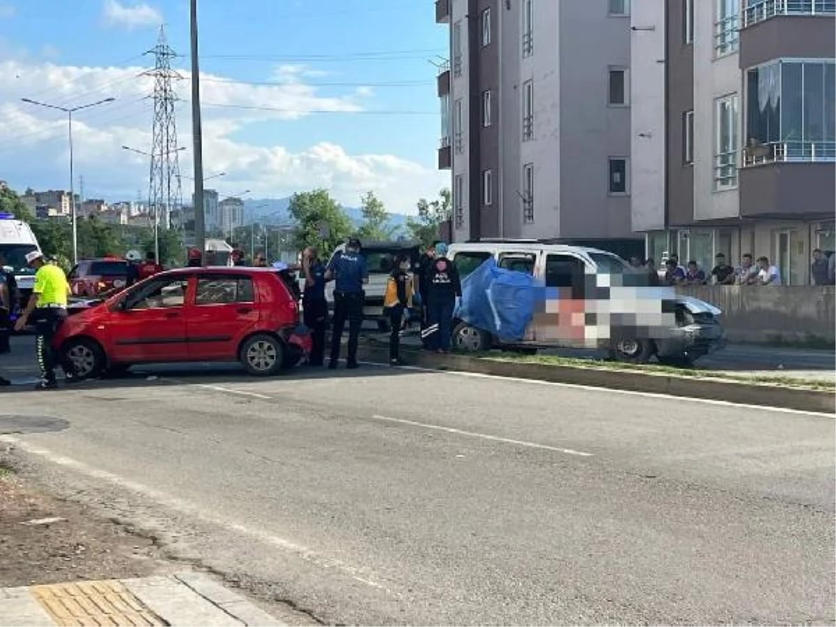 Hafif ticari araç, otomobile çarptı: 2 ölü, 4 yaralı