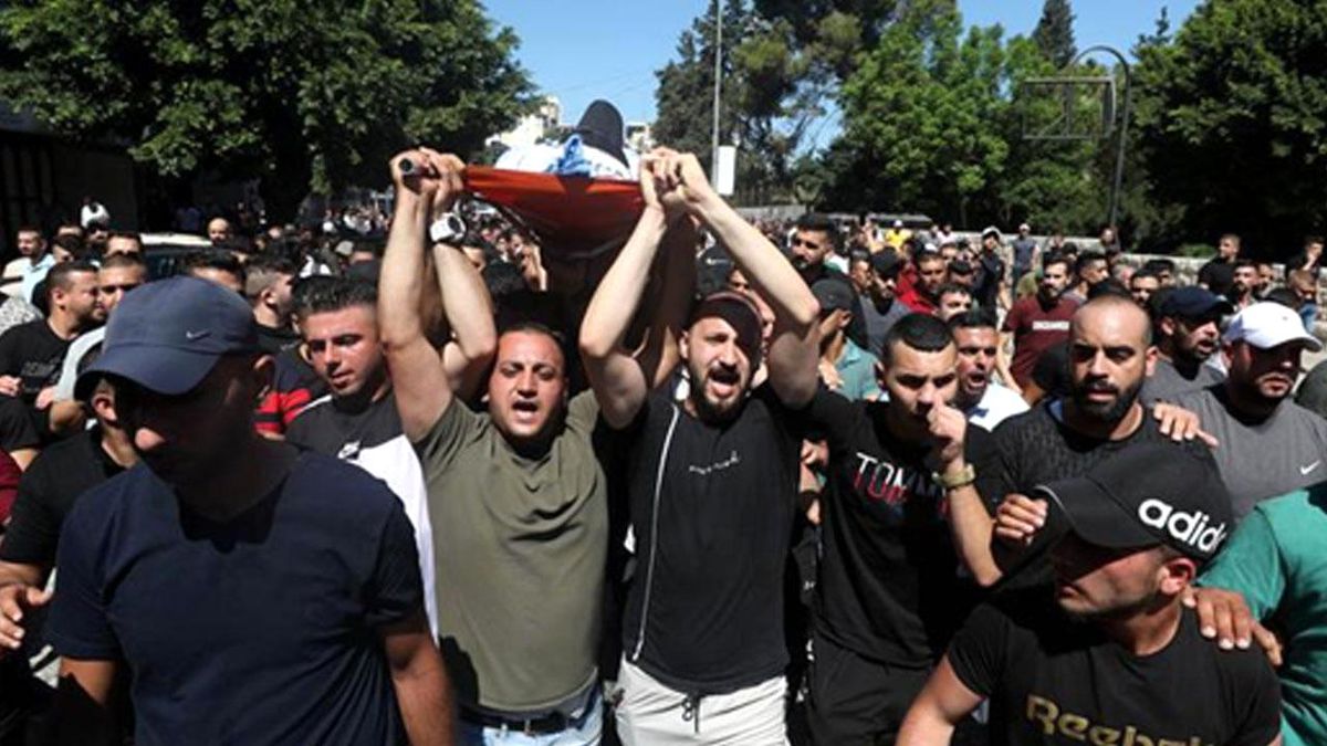 İsrail Askerleriyle Çatışmada Öldürülen Filistinli İçin Nablus\'ta Cenaze Töreni Düzenlendi