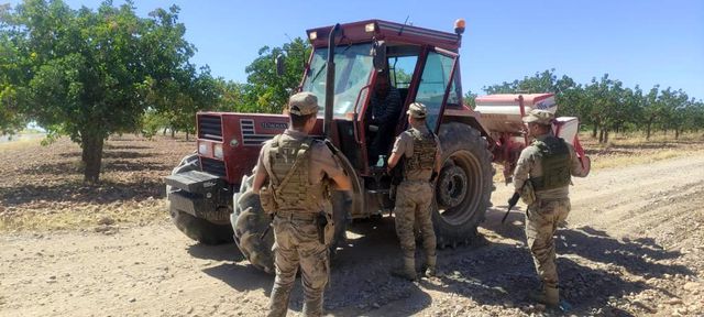 Jandarma fiyatı cep yakan antepfıstığını korumak için yol boyu nöbet tuttu Jandarma fiyatı cep yakan antepfıstığını korumak için yol boyu nöbet tuttu