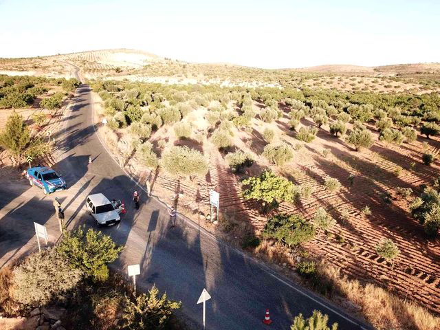 Jandarma fiyatı cep yakan antepfıstığını korumak için yol boyu nöbet tuttu Jandarma fiyatı cep yakan antepfıstığını korumak için yol boyu nöbet tuttu