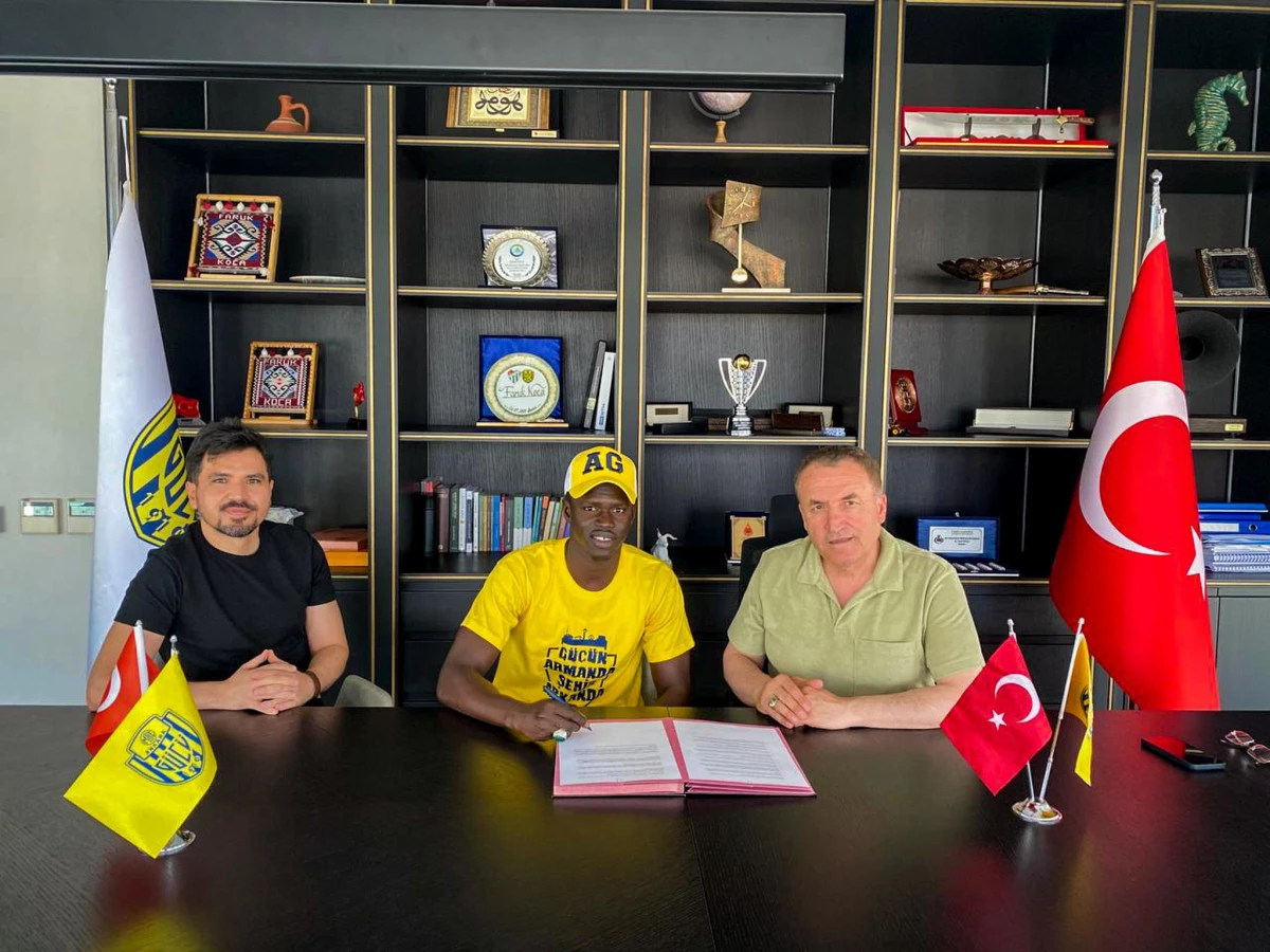 MKE Ankaragücü, Senegalli orta saha oyuncusu Lamine Diack\'ı transfer etti