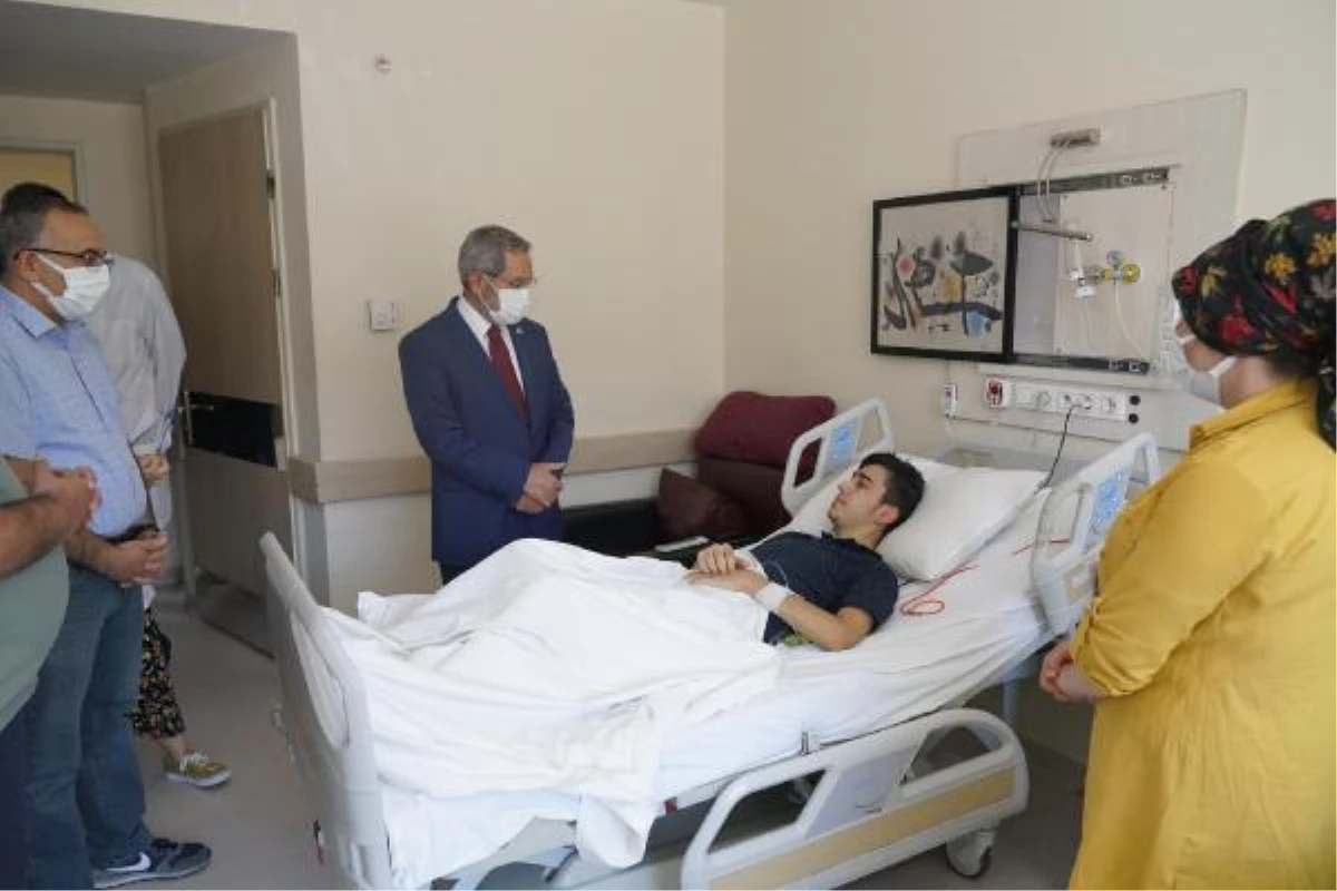 Ankara Üniversitesi Rektörü Ünüvar, içme suyundan etkilenen hastaları ziyaret etti